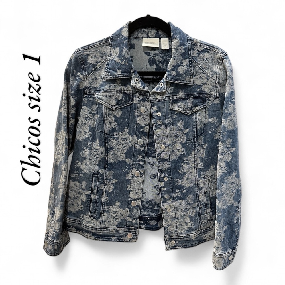 Chico’s Floral Denim Silver Grey Jacquard Jacket Size 1 (4-6) EUC Snap Front